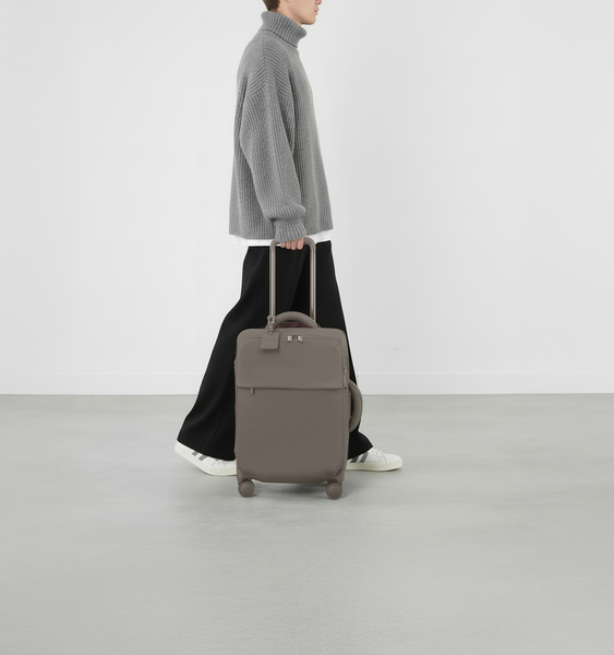 Lost In Berlin Lentolaukku 55cm