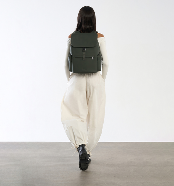 Lost In Berlin Reppu Cargo M 15.6"