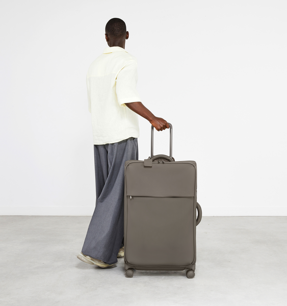 Lost In Berlin Eritt&auml;in pitk&auml;n matkan matkalaukku 79cm