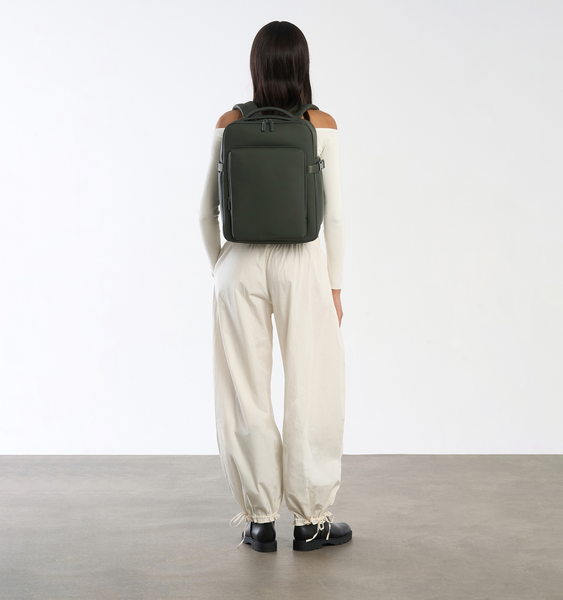 Lost In Berlin Reppu Pro 16"