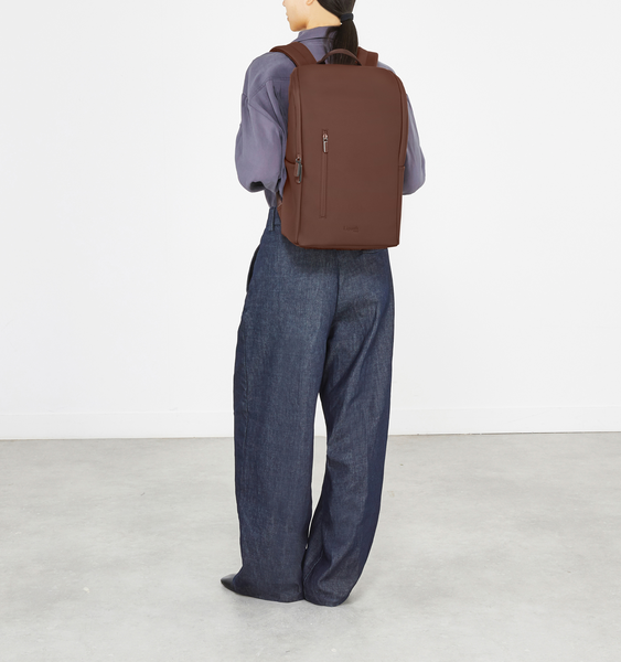 Lost In Berlin Reppu 16"