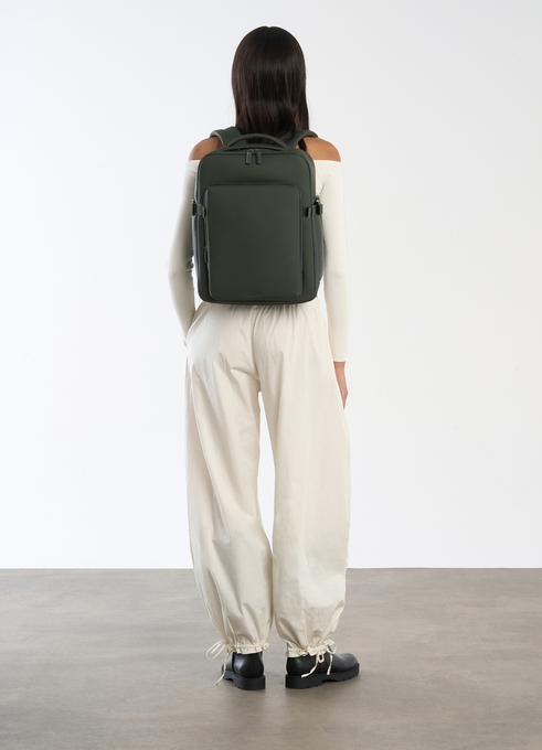 Lost In Berlin Reppu Pro 16"