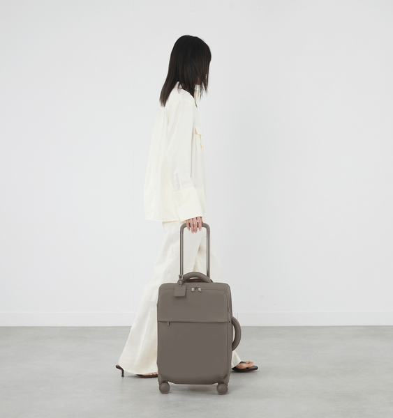 Lost In Berlin Lentolaukku 55cm