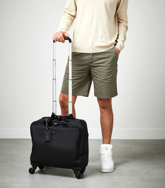 4BIZ Nelipyöräinen matkalaukku 15.6" 4BIZ Nelipyöräinen matkalaukku 15.6"