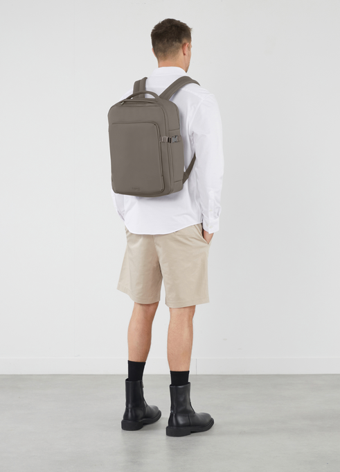 Lost In Berlin Reppu Pro 16"